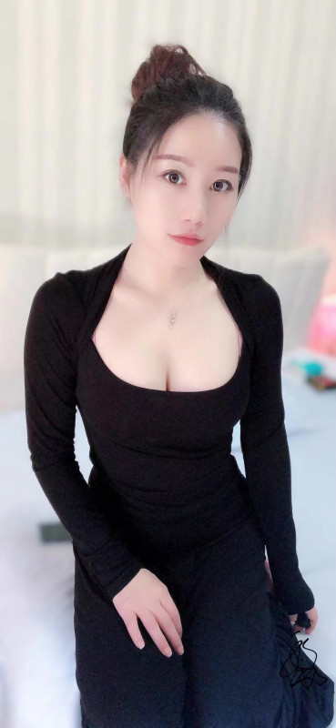 下城大胸小姐姐